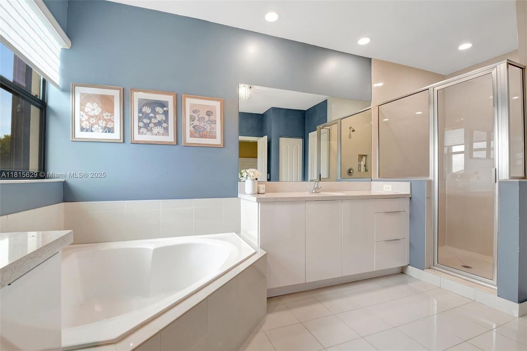 Vendido Recientemente: $799,900 (4 camas, 4 baños, 3584 Pies cuadrados)