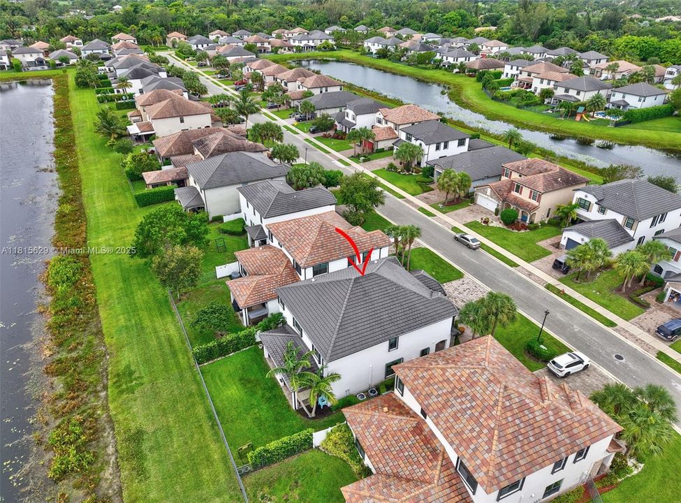 Vendido Recientemente: $799,900 (4 camas, 4 baños, 3584 Pies cuadrados)