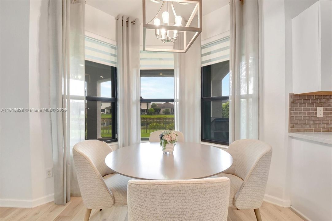 Vendido Recientemente: $799,900 (4 camas, 4 baños, 3584 Pies cuadrados)