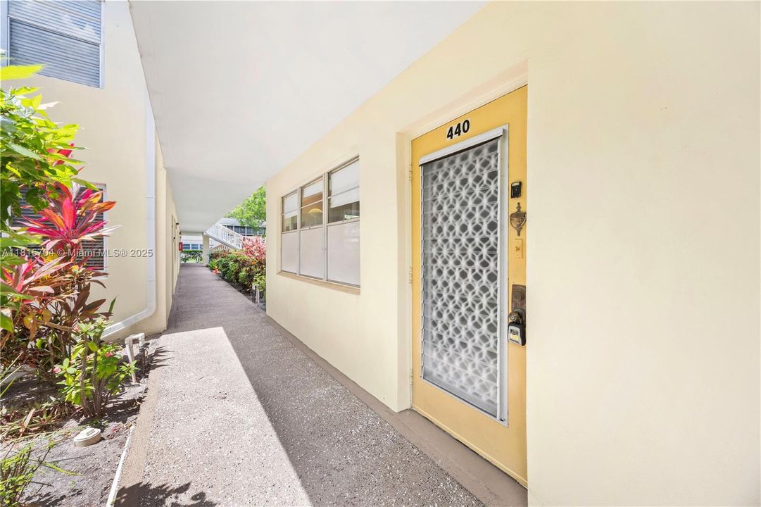 Recently Sold: $79,999 (1 beds, 1 baths, 703 Square Feet)