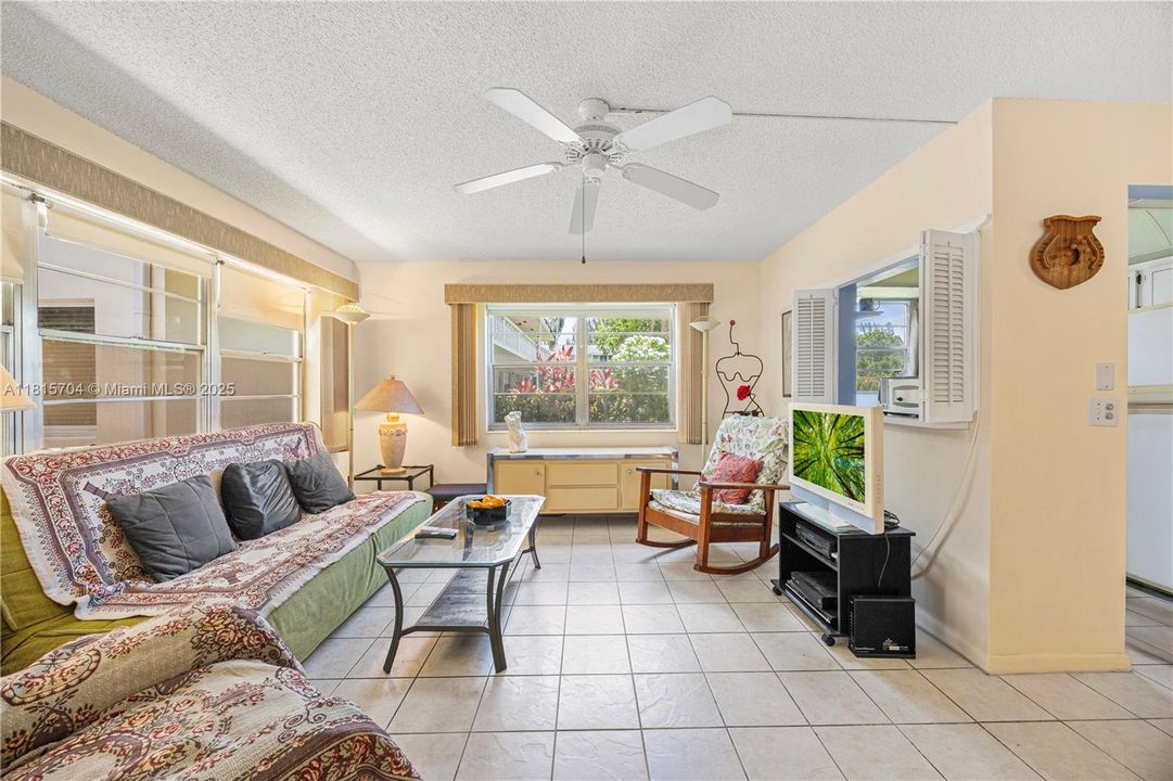 Recently Sold: $79,999 (1 beds, 1 baths, 703 Square Feet)