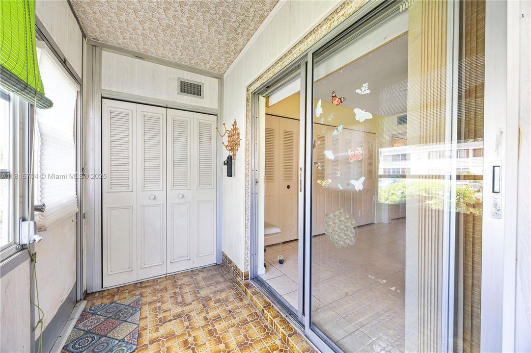 Recently Sold: $79,999 (1 beds, 1 baths, 703 Square Feet)