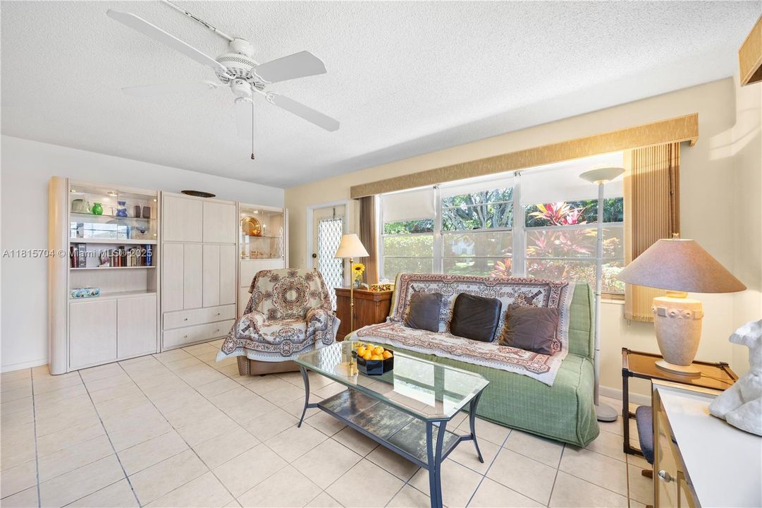 Recently Sold: $79,999 (1 beds, 1 baths, 703 Square Feet)