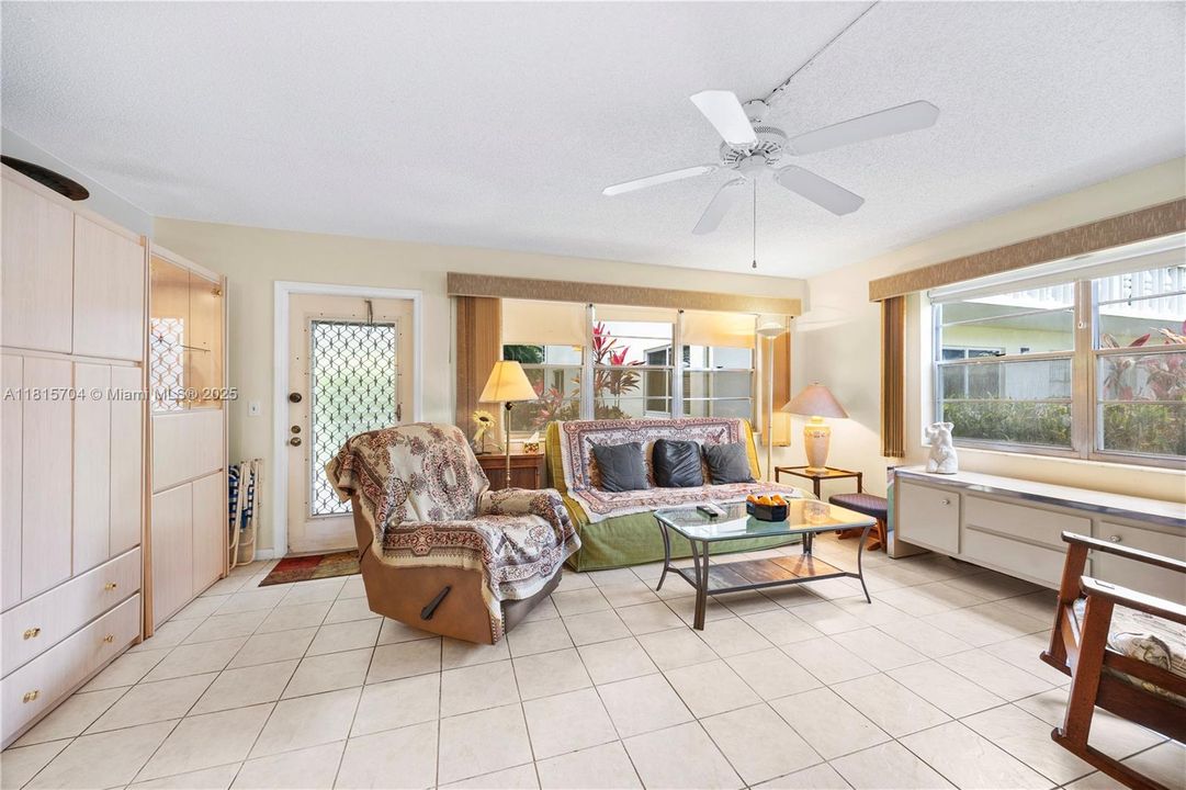 Recently Sold: $79,999 (1 beds, 1 baths, 703 Square Feet)