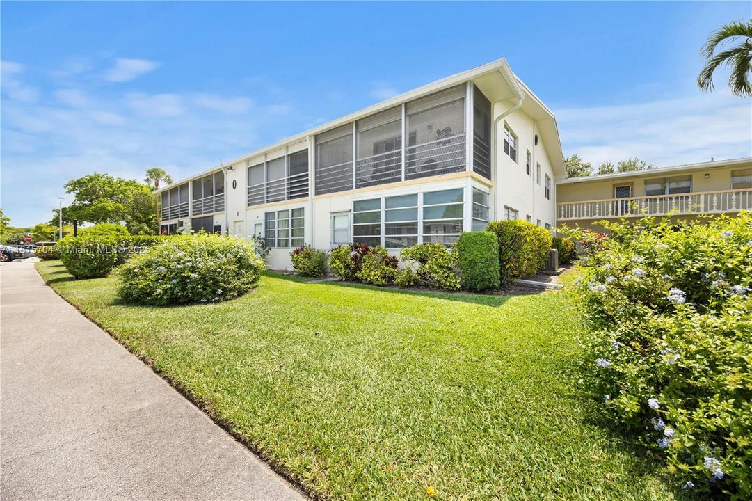 Recently Sold: $79,999 (1 beds, 1 baths, 703 Square Feet)