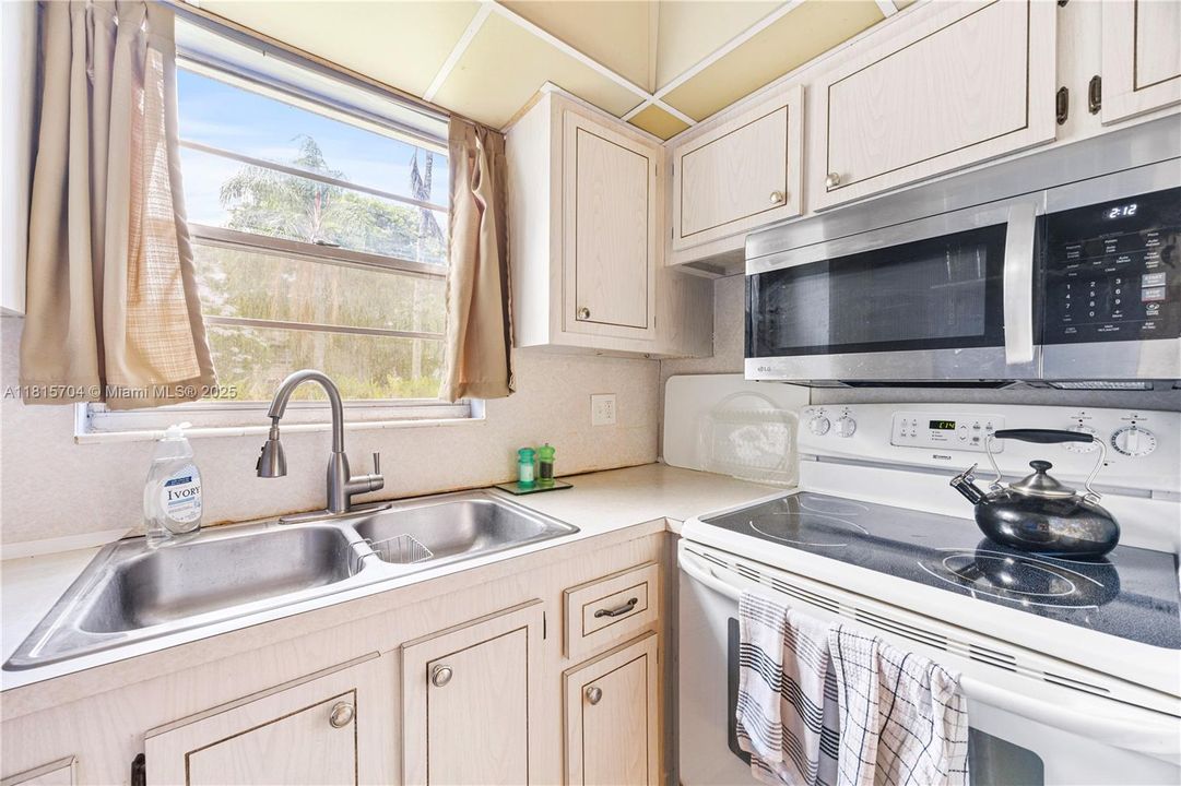 Recently Sold: $79,999 (1 beds, 1 baths, 703 Square Feet)