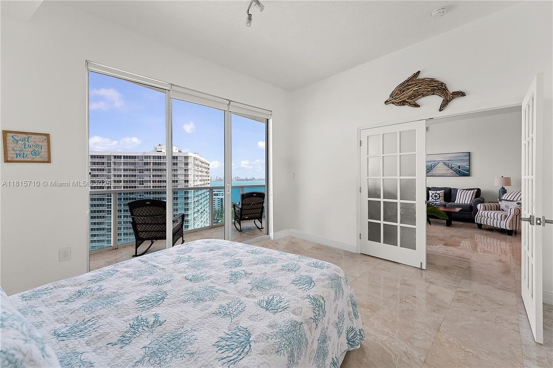 待售: $580,000 (2 贝兹, 2 浴室, 1274 平方英尺)