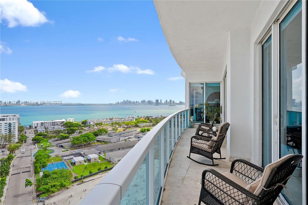 待售: $580,000 (2 贝兹, 2 浴室, 1274 平方英尺)