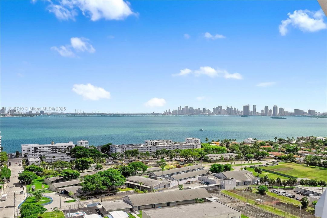 待售: $580,000 (2 贝兹, 2 浴室, 1274 平方英尺)