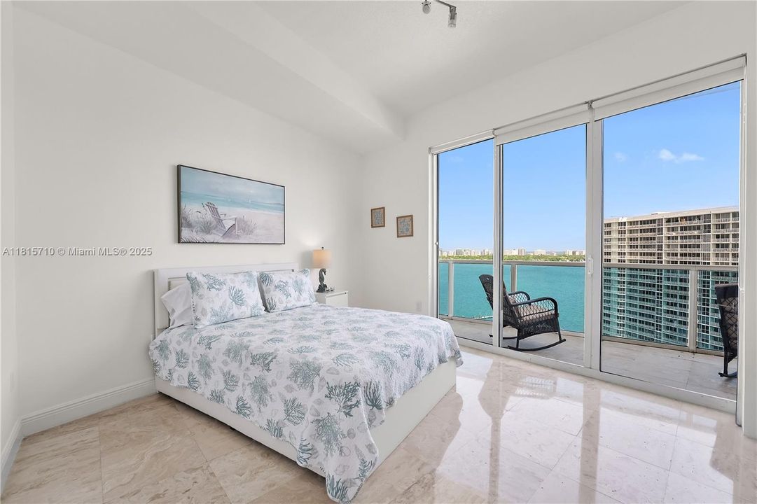 待售: $580,000 (2 贝兹, 2 浴室, 1274 平方英尺)