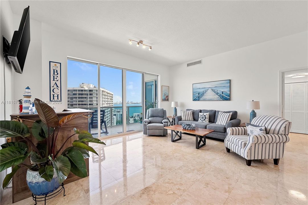 待售: $580,000 (2 贝兹, 2 浴室, 1274 平方英尺)