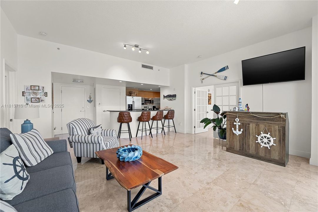 待售: $580,000 (2 贝兹, 2 浴室, 1274 平方英尺)