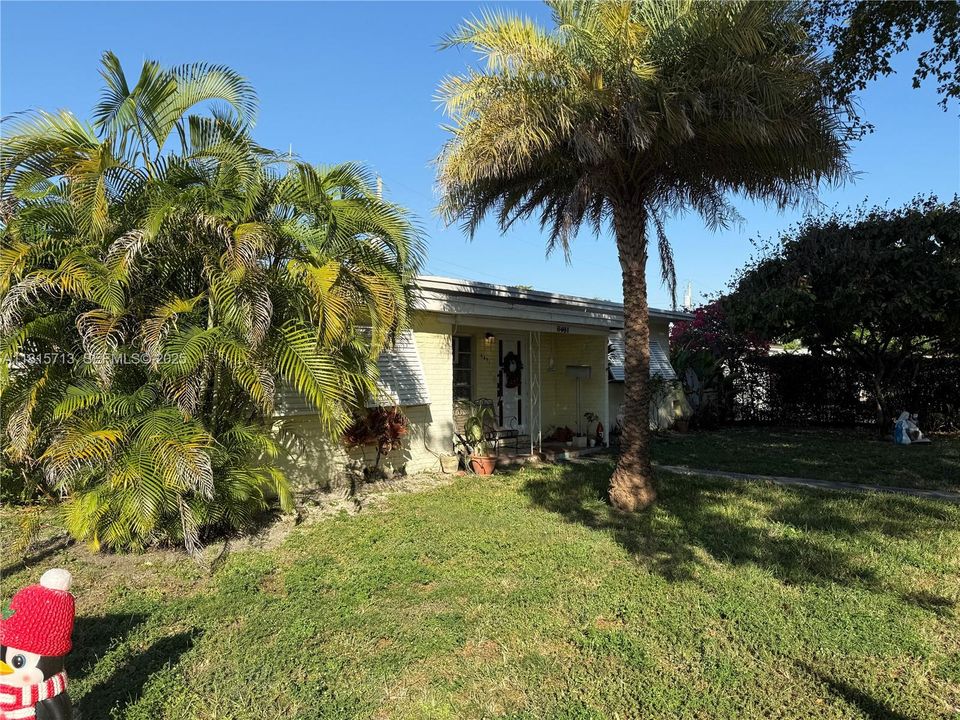 For Sale: $600,000 (4 beds, 2 baths, 1505 Square Feet)