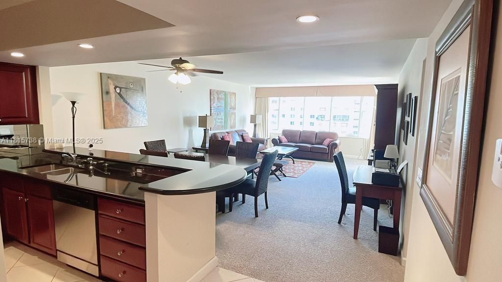 Recently Sold: $710,000 (2 beds, 2 baths, 1650 Square Feet)