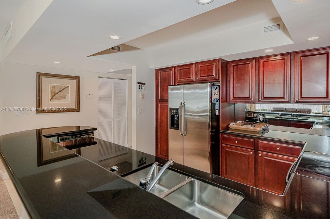 Recently Sold: $710,000 (2 beds, 2 baths, 1650 Square Feet)