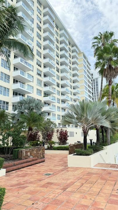Recently Sold: $710,000 (2 beds, 2 baths, 1650 Square Feet)