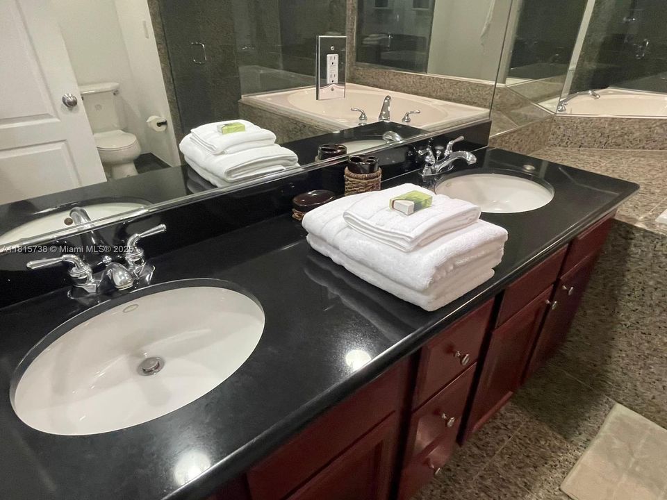 Recently Sold: $710,000 (2 beds, 2 baths, 1650 Square Feet)