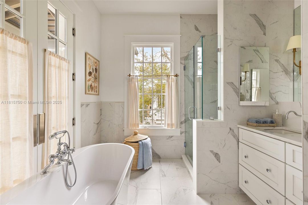 Vendido Recientemente: $865,000 (6 camas, 6 baños, 3543 Pies cuadrados)