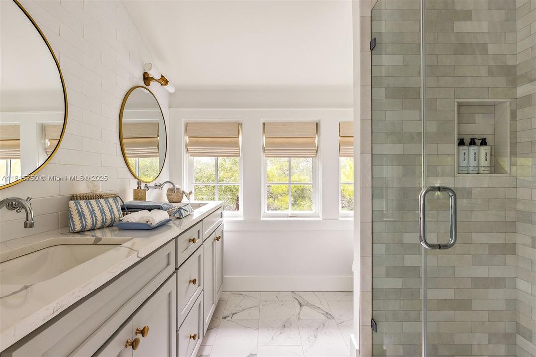 Vendido Recientemente: $865,000 (6 camas, 6 baños, 3543 Pies cuadrados)