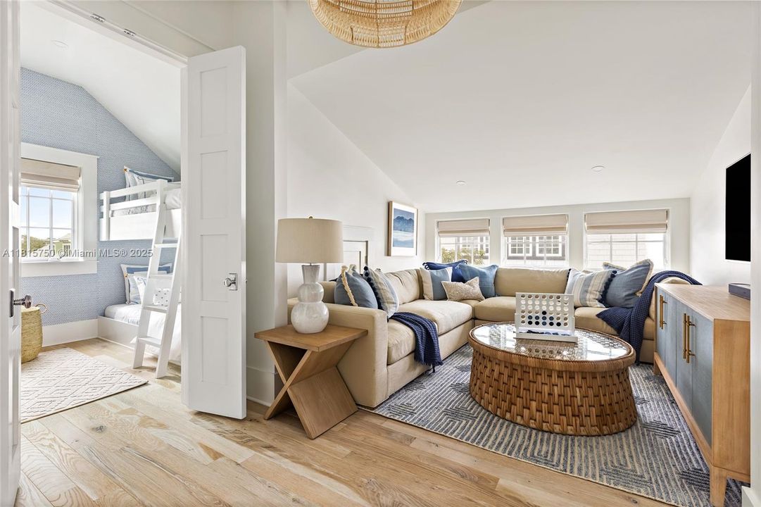 Vendido Recientemente: $865,000 (6 camas, 6 baños, 3543 Pies cuadrados)