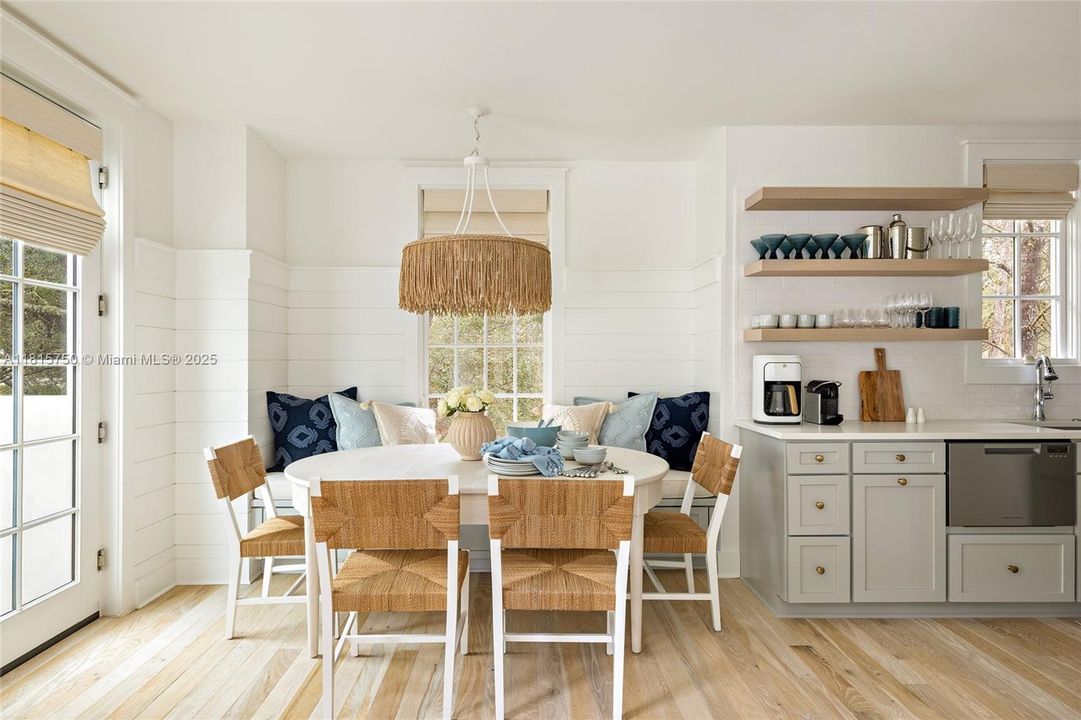 Vendido Recientemente: $865,000 (6 camas, 6 baños, 3543 Pies cuadrados)