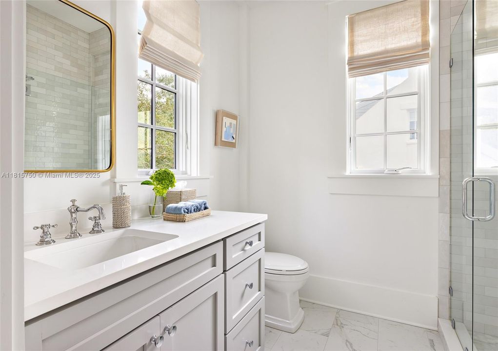 Vendido Recientemente: $865,000 (6 camas, 6 baños, 3543 Pies cuadrados)