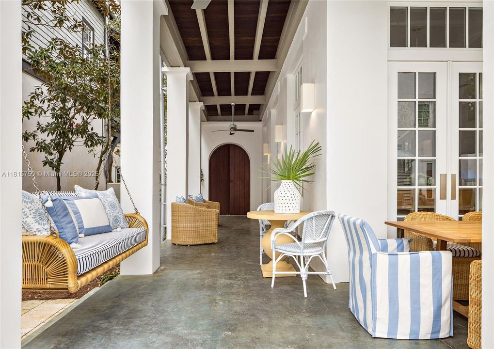 Vendido Recientemente: $865,000 (6 camas, 6 baños, 3543 Pies cuadrados)