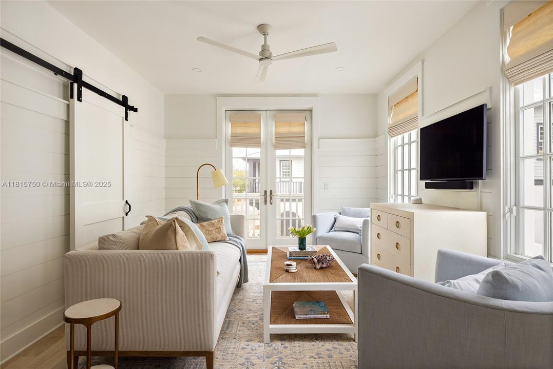 Vendido Recientemente: $865,000 (6 camas, 6 baños, 3543 Pies cuadrados)