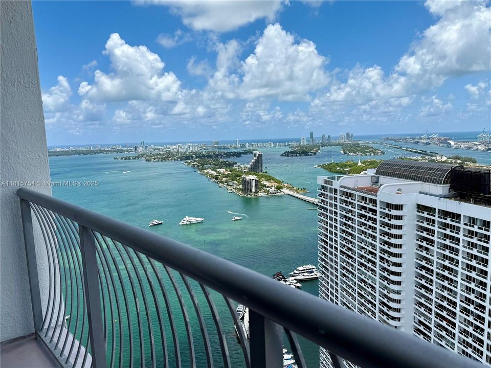 Stunning high-rise bay and city views overlooking Biscayne Bay and Miami skyline — ideal for sunset lovers searching for waterfront luxury living.