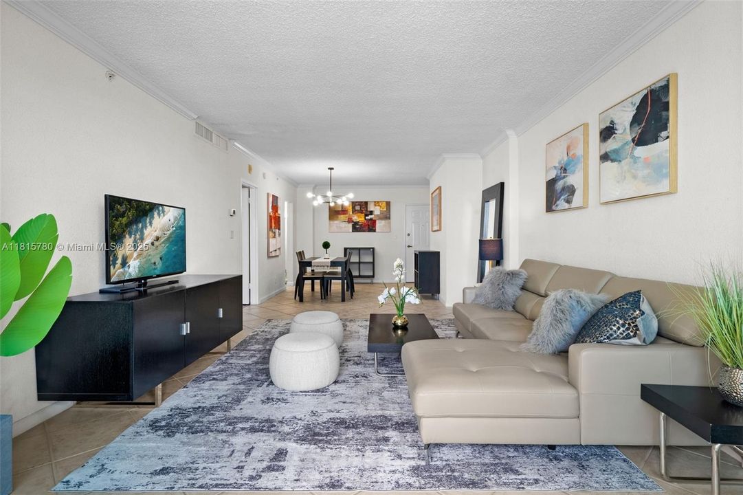 For Sale: $455,000 (1 beds, 1 baths, 835 Square Feet)
