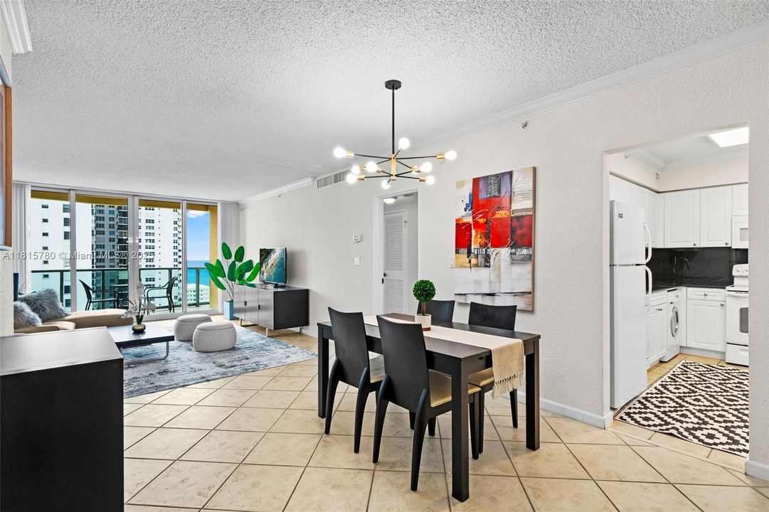 For Sale: $455,000 (1 beds, 1 baths, 835 Square Feet)