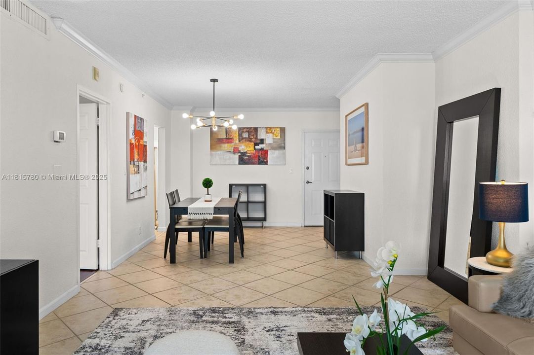 For Sale: $455,000 (1 beds, 1 baths, 835 Square Feet)