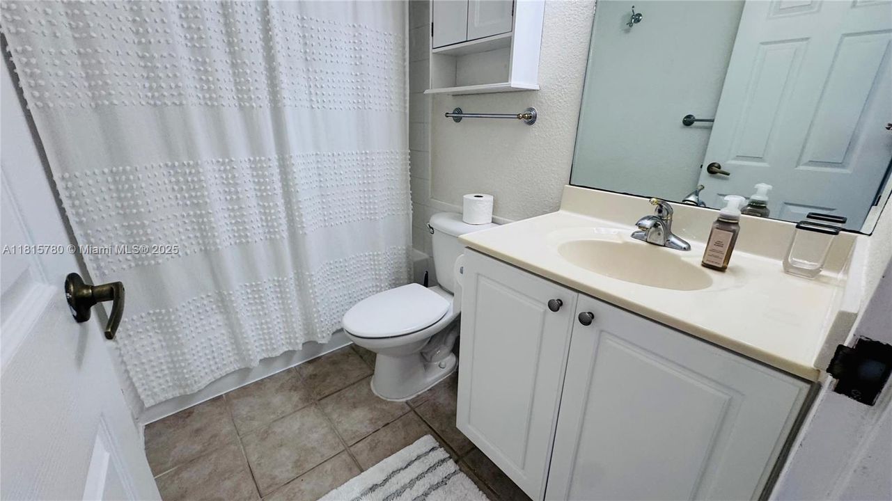 For Sale: $455,000 (1 beds, 1 baths, 835 Square Feet)
