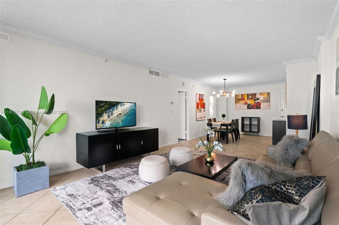For Sale: $455,000 (1 beds, 1 baths, 835 Square Feet)