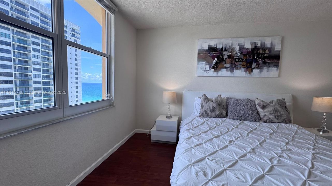 For Sale: $455,000 (1 beds, 1 baths, 835 Square Feet)