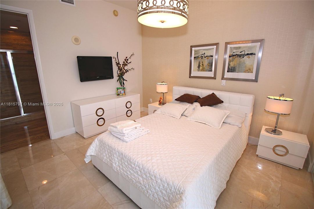 Active With Contract: $11,500 (3 beds, 3 baths, 2558 Square Feet)