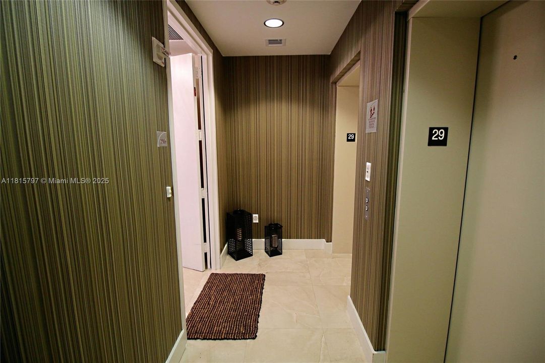 Active With Contract: $11,500 (3 beds, 3 baths, 2558 Square Feet)