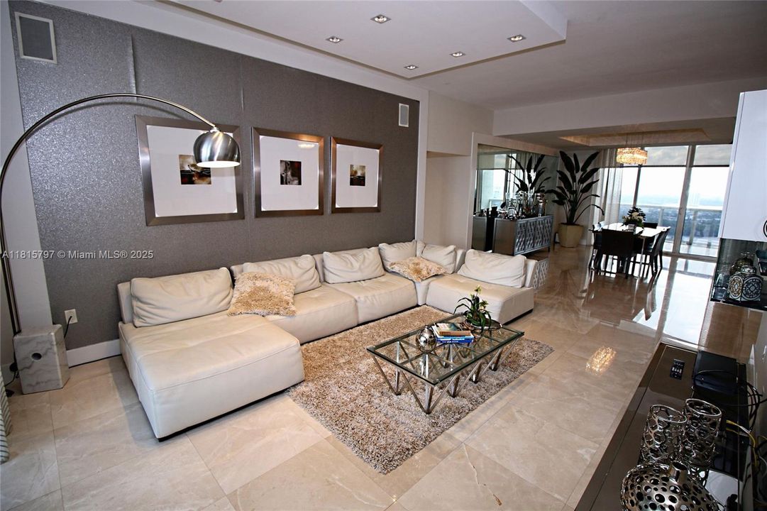 Active With Contract: $11,500 (3 beds, 3 baths, 2558 Square Feet)