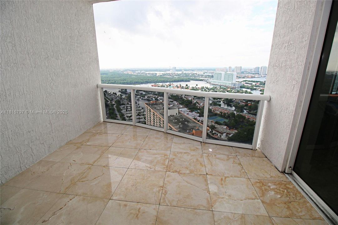 Active With Contract: $11,500 (3 beds, 3 baths, 2558 Square Feet)