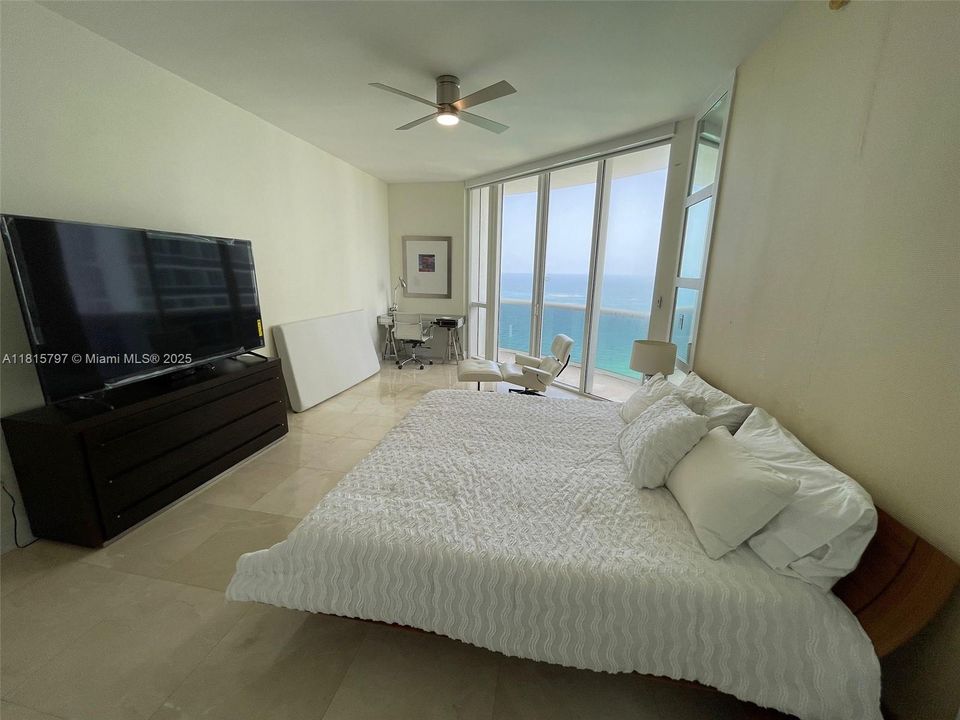 Active With Contract: $11,500 (3 beds, 3 baths, 2558 Square Feet)