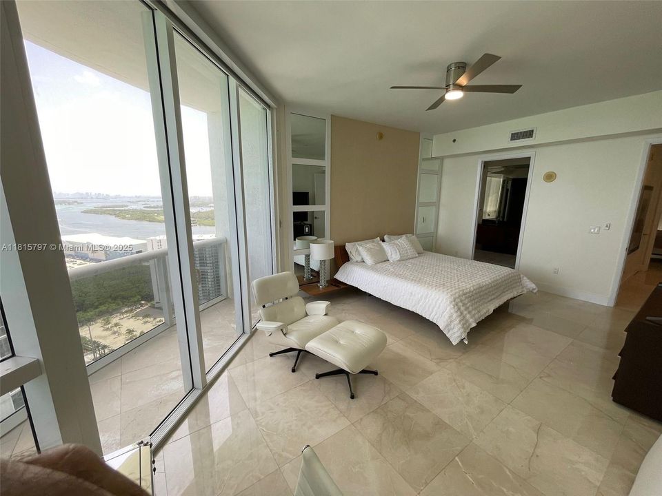 Active With Contract: $11,500 (3 beds, 3 baths, 2558 Square Feet)