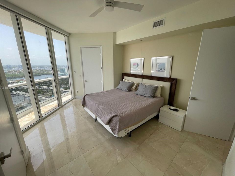 Active With Contract: $11,500 (3 beds, 3 baths, 2558 Square Feet)