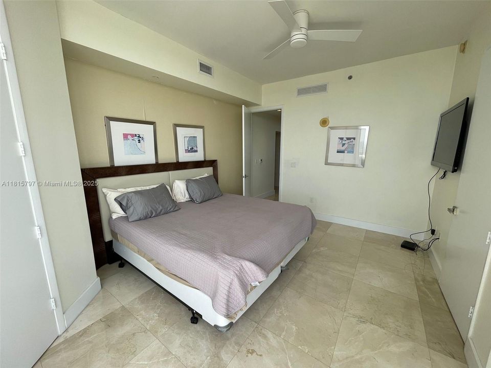 Active With Contract: $11,500 (3 beds, 3 baths, 2558 Square Feet)