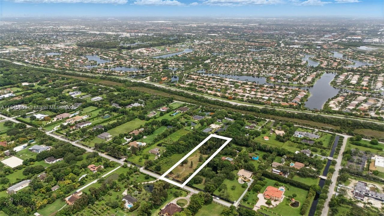 待售: $1,699,000 (2.24 acres)