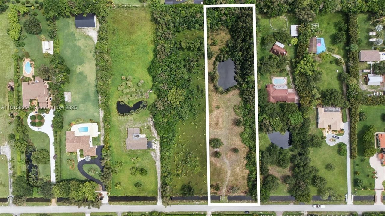 待售: $1,699,000 (2.24 acres)