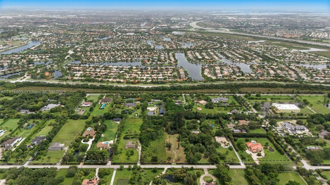 待售: $1,699,000 (2.24 acres)