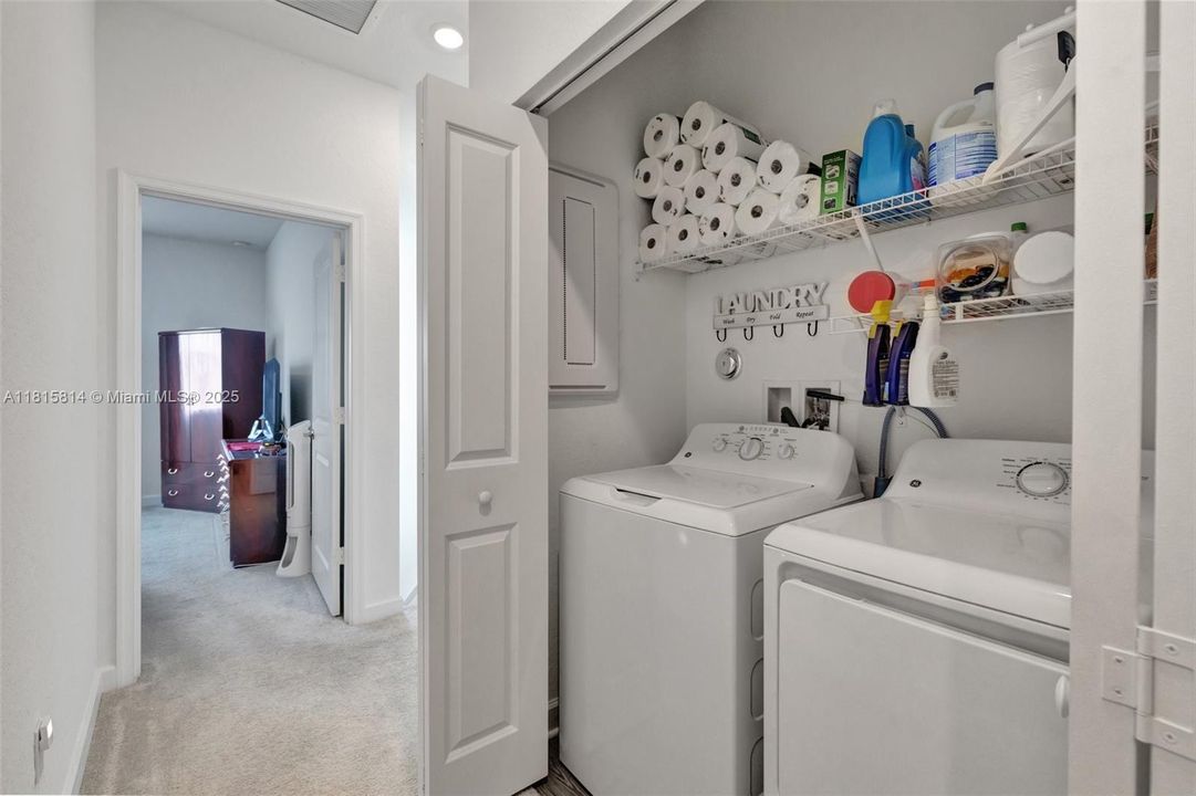 Недавно продано: $329,000 (3 спален, 2 ванн, 1632 Квадратных фут)