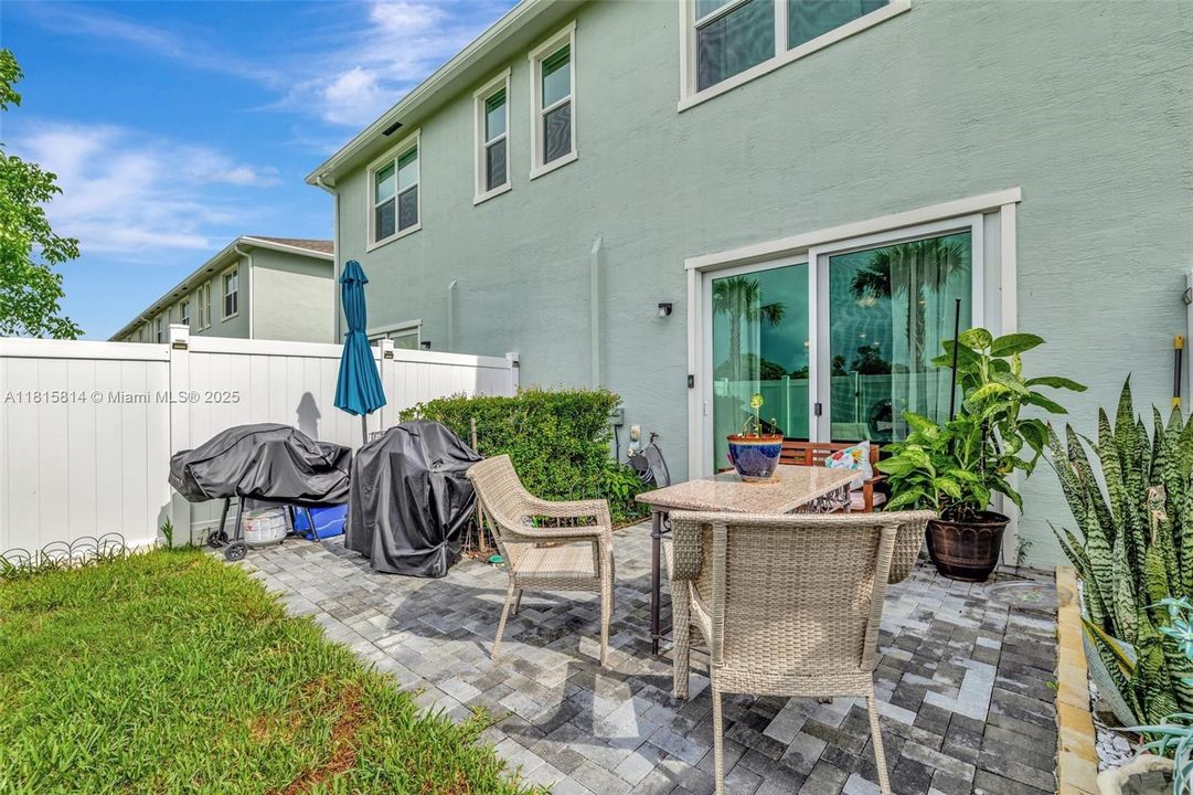 Недавно продано: $329,000 (3 спален, 2 ванн, 1632 Квадратных фут)