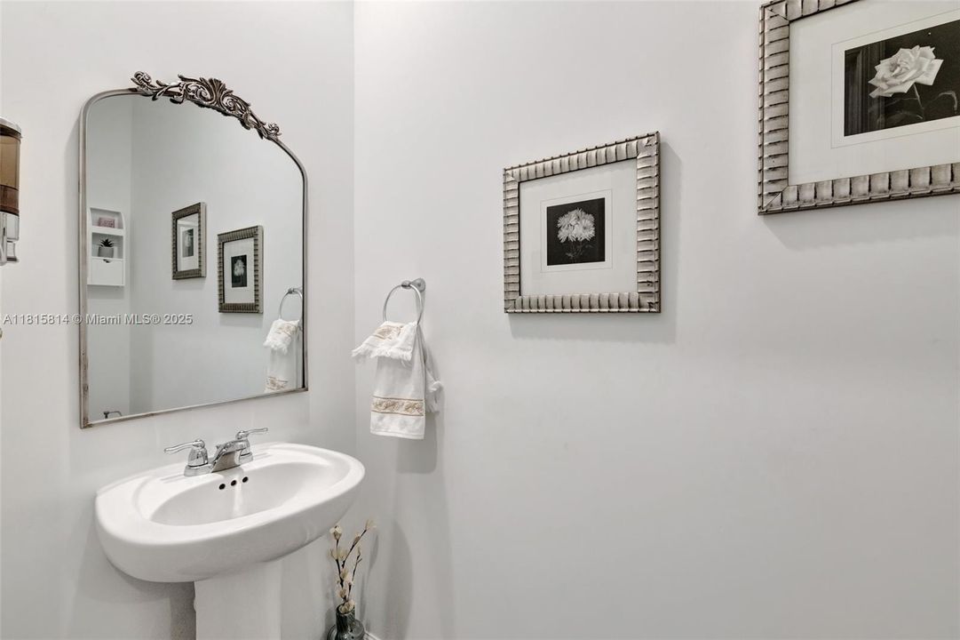 Недавно продано: $329,000 (3 спален, 2 ванн, 1632 Квадратных фут)