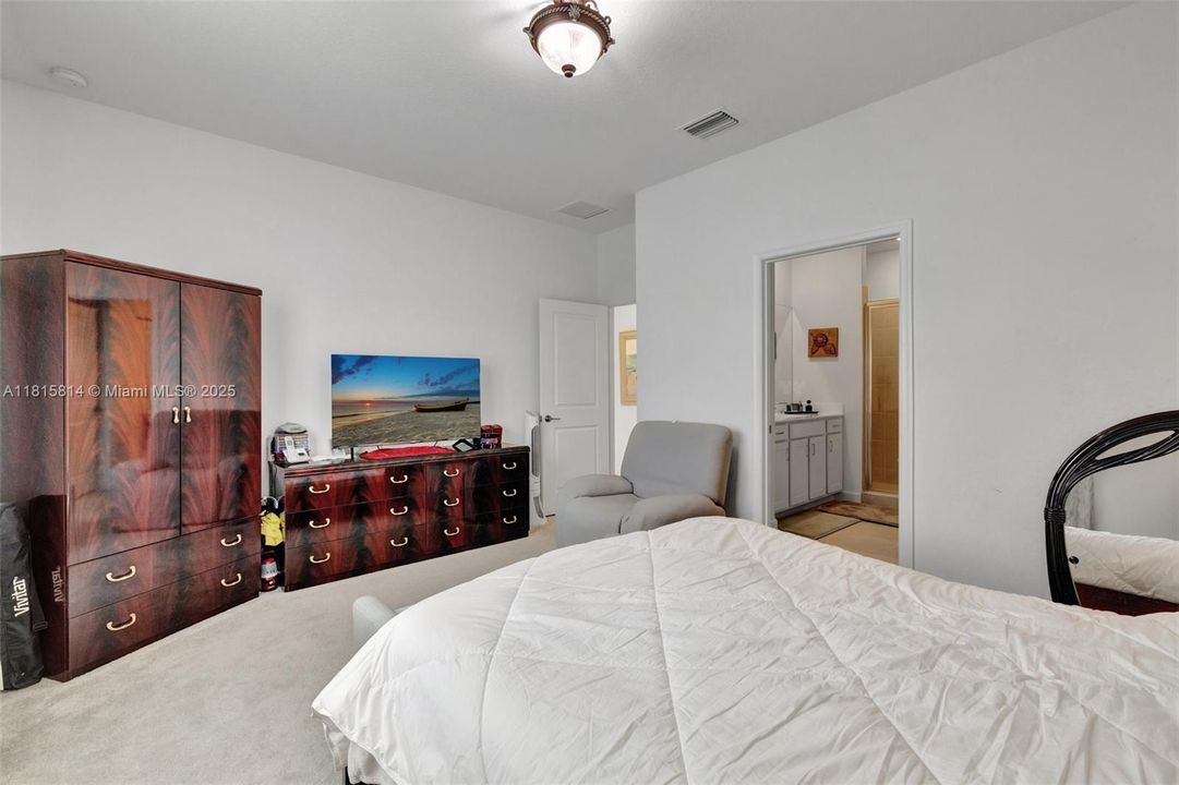 Недавно продано: $329,000 (3 спален, 2 ванн, 1632 Квадратных фут)